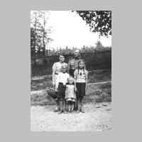 022-0301 Familie Arthur Armonies. Auguste, geb. Aschmann und Arthur Armonies mit den Kindern Alfred, Gerlinde und Erika..jpg